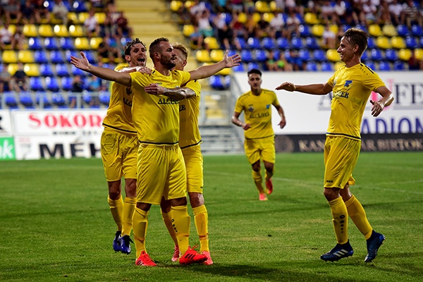 GYIRMÓT FC GYŐR - SZOMBATHELYI HALADÁS KÉPEKEN | Gyirmót ...